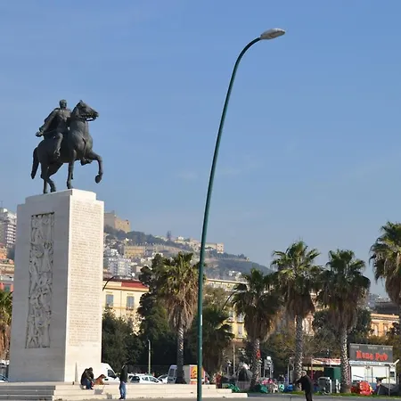 Alojamento de Acomodação e Pequeno-almoço 2 Passi A Nápoles