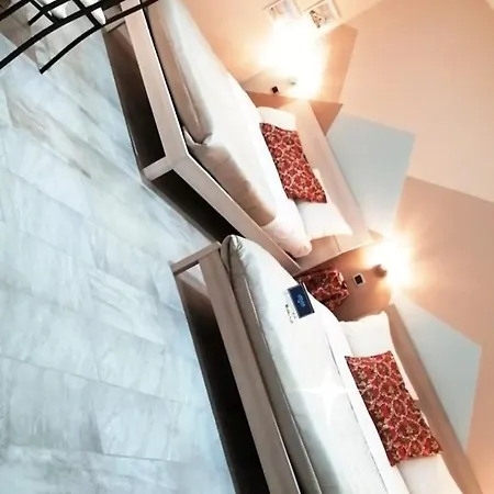 2 Passi A 3* Nápoles