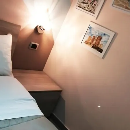 2 Passi A 3* Nápoles