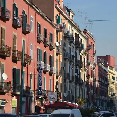 Bed & Breakfast 2 Passi A Napoli